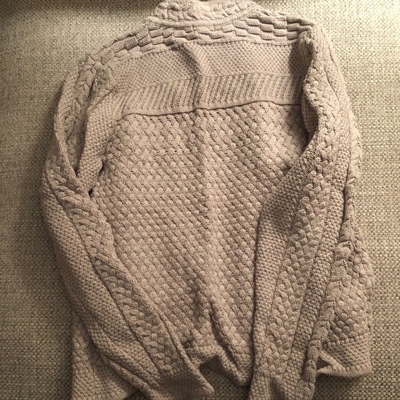 Barely Worn LL Bean Women’s Beige Cardigan - Picture 2 of 2